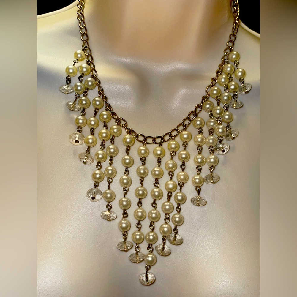 Vintage V-Shape Faux Pearl Necklace.